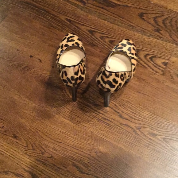 Kendall round toe leopard mohair pumps - Picture 2 of 4